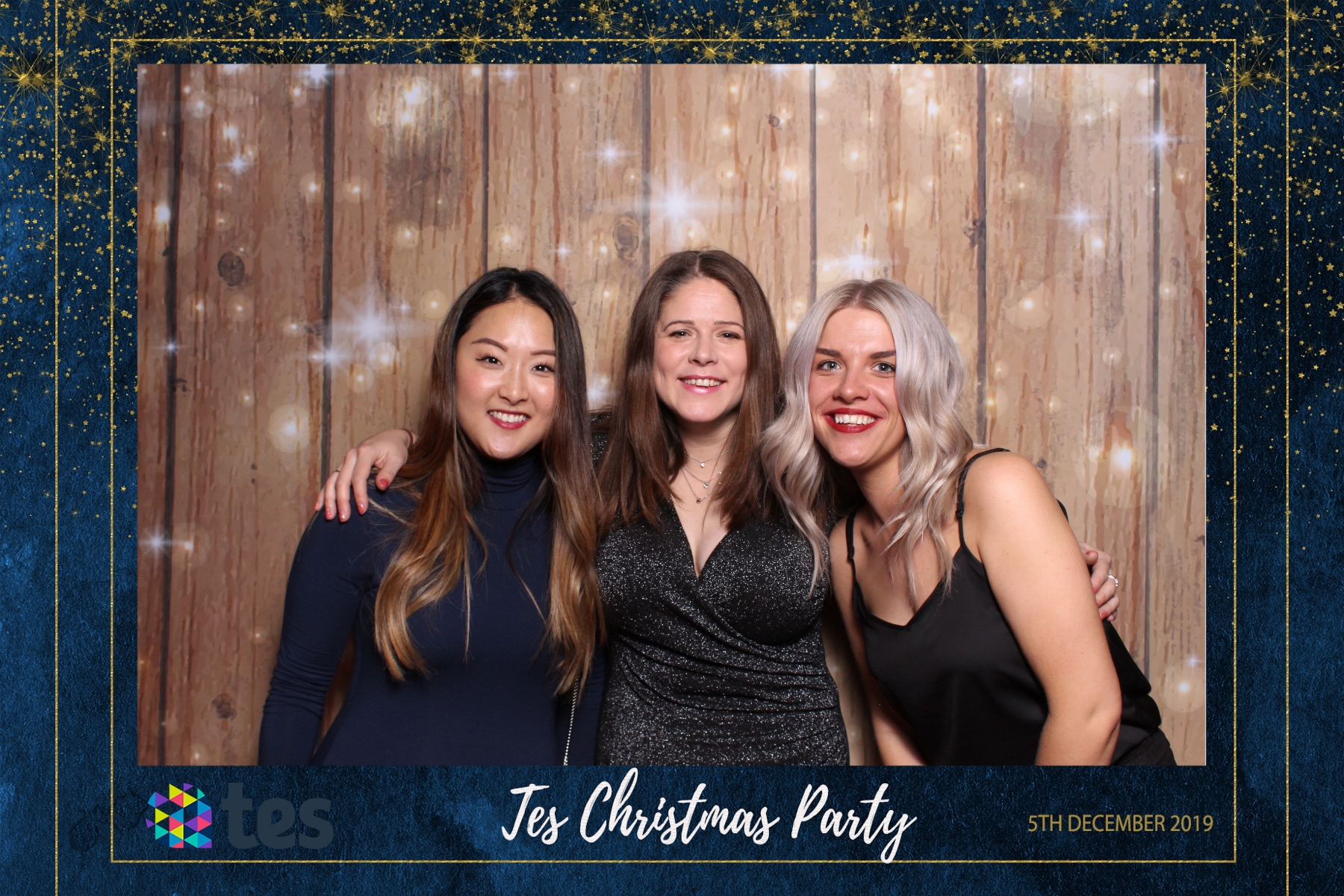 Tes Christmas party  | View more photos from the event at gallery.magicimages.uk/u/MagicImages/Tes-Christmas-party